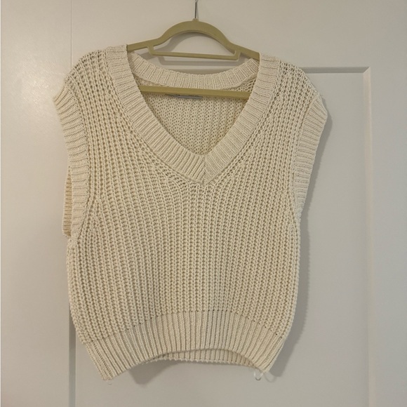 Zara White Sweater Vest - Picture 2 of 4